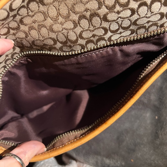 Coach Vintage Bundle - Large Cosmetic Bag organiser and matching wristlet. - Picture 8 of 16